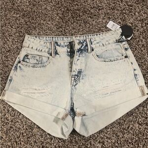 Brand new Amuse Society shorts